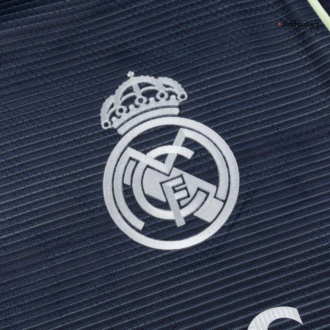 Real Madrid Bortedrakt 2025/26 – VALVERDE #8 (Spillerversjon) [PREMIUM]